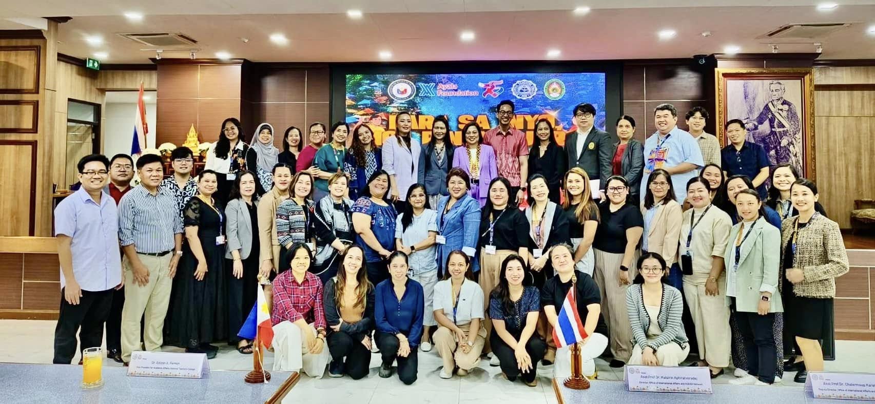 Large commemorative group photo of Thai and Philippine delegates in a wood-panelled hall